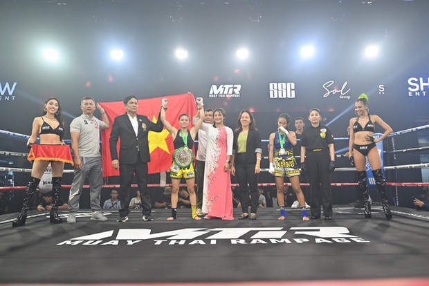 Võ sĩ Việt Nam chinh phục đỉnh cao WBC quốc tế bằng cuộc tung đòn đãi ngộp đối thủ