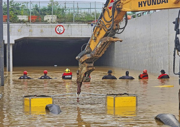 Vụ 13 thi thể mắc kẹt trong đường hầm vì mưa lớn tại Hàn Quốc: Cuộc gọi cuối cùng của nạn nhân gây xót xa - Ảnh 1.
