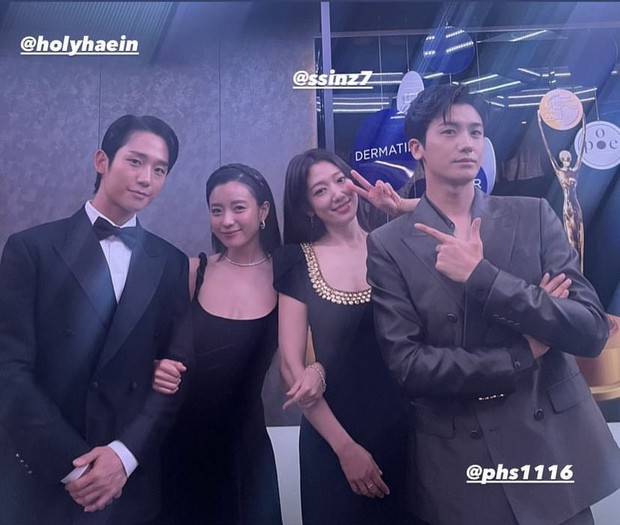 Park Shin Hye và Han Hyo Joo: Hội ngộ đẳng cấp, lộng lẫy tới mức khó tin!