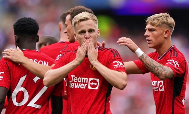 Van de Beek chói sáng, MU hạ gục Lyon: Đối thủ không thể chống cự!