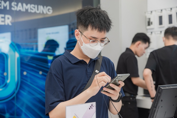 Không khí náo nhiệt trong ngày khai trương cửa hàng trải nghiệm Samsung SamCenter thứ 30 - Ảnh 17. Không khí náo nhiệt trong ngày khai trương cửa hàng trải nghiệm Samsung SamCenter thứ 30 - Ảnh 17.