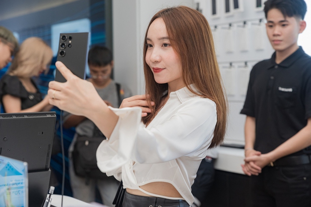 Không khí náo nhiệt trong ngày khai trương cửa hàng trải nghiệm Samsung SamCenter thứ 30 - Ảnh 16. Không khí náo nhiệt trong ngày khai trương cửa hàng trải nghiệm Samsung SamCenter thứ 30 - Ảnh 16.