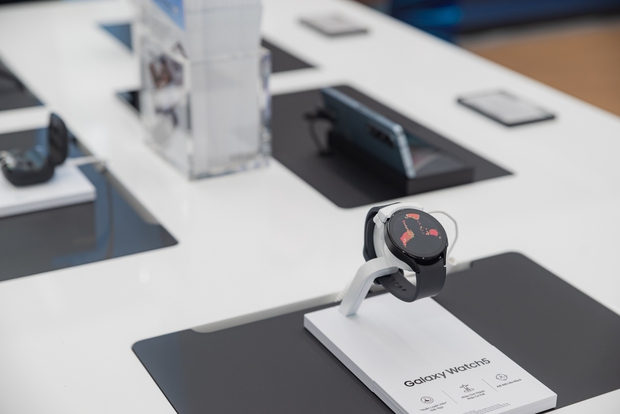 Không khí náo nhiệt trong ngày khai trương cửa hàng trải nghiệm Samsung SamCenter thứ 30 - Ảnh 13. Không khí náo nhiệt trong ngày khai trương cửa hàng trải nghiệm Samsung SamCenter thứ 30 - Ảnh 13.