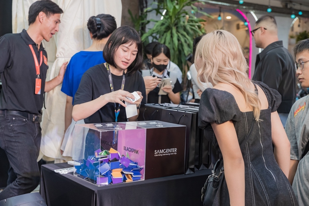 Không khí náo nhiệt trong ngày khai trương cửa hàng trải nghiệm Samsung SamCenter thứ 30 - Ảnh 4. Không khí náo nhiệt trong ngày khai trương cửa hàng trải nghiệm Samsung SamCenter thứ 30 - Ảnh 4.