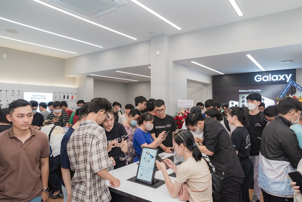 Không khí náo nhiệt trong ngày khai trương cửa hàng trải nghiệm Samsung SamCenter thứ 30 - Ảnh 3. Không khí náo nhiệt trong ngày khai trương cửa hàng trải nghiệm Samsung SamCenter thứ 30 - Ảnh 3.