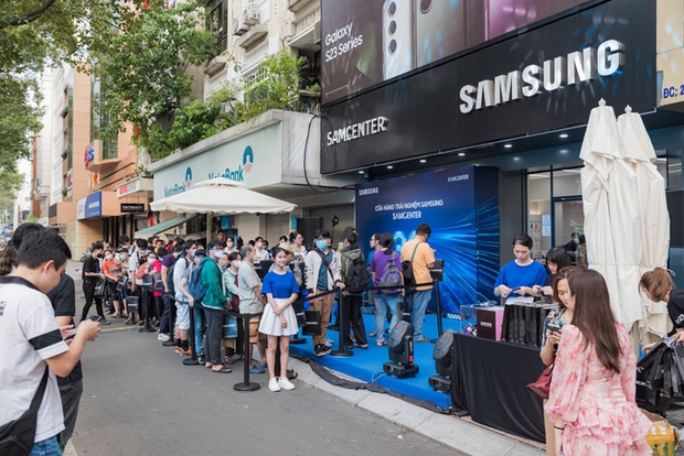 Không khí náo nhiệt trong ngày khai trương cửa hàng trải nghiệm Samsung SamCenter thứ 30 - Ảnh 1. Không khí náo nhiệt trong ngày khai trương cửa hàng trải nghiệm Samsung SamCenter thứ 30 - Ảnh 1.