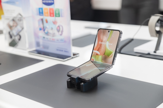 Không khí náo nhiệt trong ngày khai trương cửa hàng trải nghiệm Samsung SamCenter thứ 30 - Ảnh 21. Không khí náo nhiệt trong ngày khai trương cửa hàng trải nghiệm Samsung SamCenter thứ 30 - Ảnh 21.