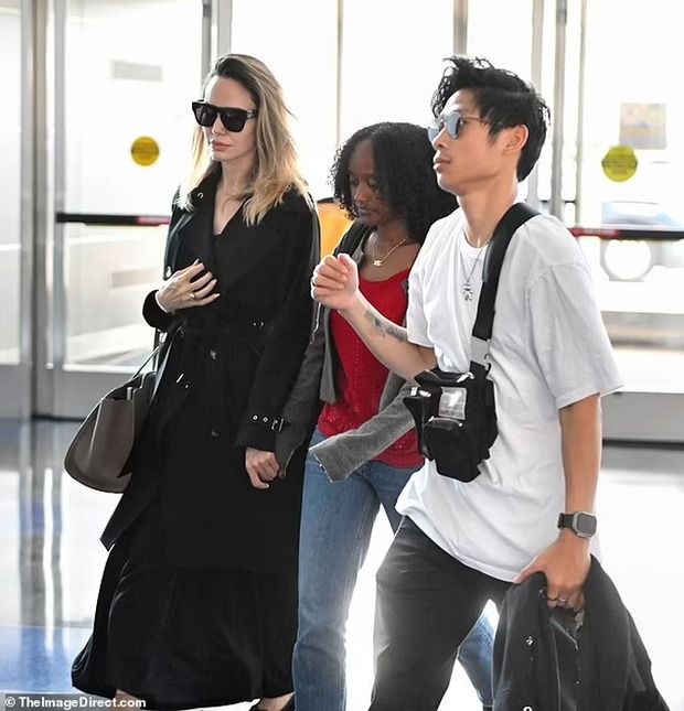 Pax Thien left New York with mother Angelina Jolie and Zahara - Photo 2.