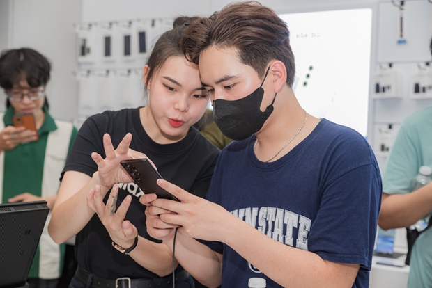 Không khí náo nhiệt trong ngày khai trương cửa hàng trải nghiệm Samsung SamCenter thứ 30 - Ảnh 18. Không khí náo nhiệt trong ngày khai trương cửa hàng trải nghiệm Samsung SamCenter thứ 30 - Ảnh 18.