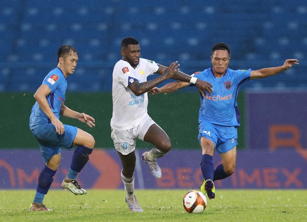 Bùng nổ vòng cuối VLeague 2023: CAHN gây bất ngờ, SLNA và HAGL bị thúc ép vào cuộc chiến trụ hạng