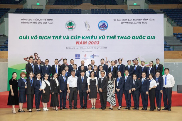Cậu con trai của Khánh Thi và Phan Hiển giành giải thưởng lớn tại Giải vô địch trẻ và Cúp Khiêu vũ quốc gia