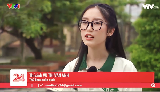 Vẻ đẹp trong veo gây sốt của nữ thủ khoa kỳ thi tốt nghiệp THPT 2023 - Ảnh 1.