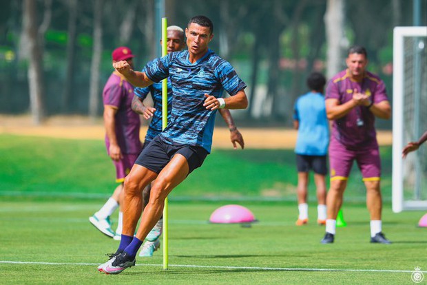 Ronaldo gửi tín hiệu mạnh, HLV không thể bỏ qua