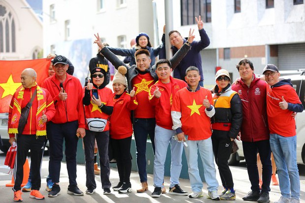 Thanh Nhã tái xuất sau ốm, CĐV thắp lửa cho ĐT nữ Việt Nam trước màn so tài với ĐT nữ Mỹ