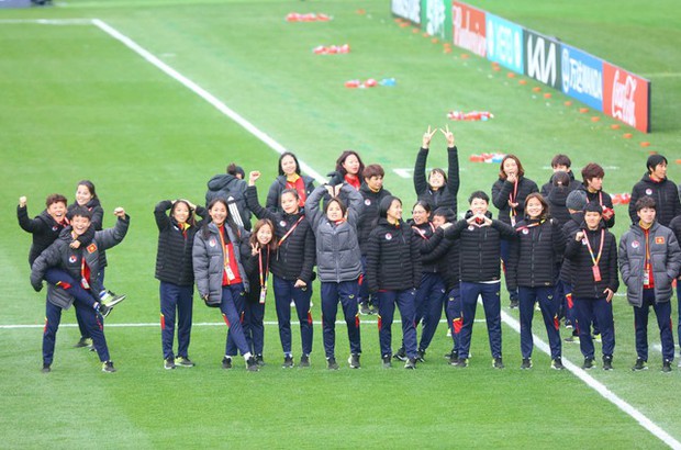 Đội tuyển nữ Việt Nam gây sốt với tình yêu hoành tráng dành cho đất nước tại World Cup 2023