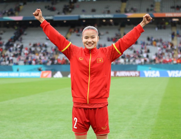 Xúc động hình ảnh cầu thủ nữ Việt Nam băng đầu, băng kín chân vẫn thi đấu hết mình vì màu cờ sắc áo - Ảnh 13.