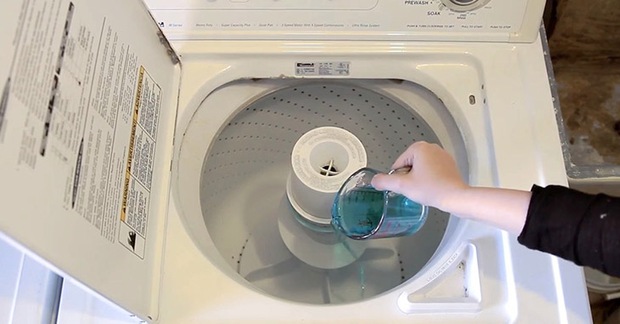 Công tắc ẩn trên máy giặt giúp bạn vệ sinh máy giặt dễ dàng hơn - Ảnh 3.