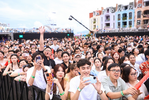 Hội trai xinh, gái đẹp lên đồ cực cháy trải nghiệm Summer Fest đỉnh cao tại đảo Hòn Tre - Ảnh 16.