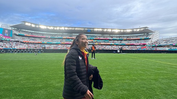 Huỳnh Như quyết tâm tìm bố mẹ sau trận đấu, đội tuyển nữ Việt Nam gửi lời tri ân CĐV trên khán đài