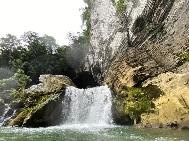 Trải nghiệm “ăn hang, ngủ động” đầy thú vị tại hang động Tú Làn - Ảnh 1.