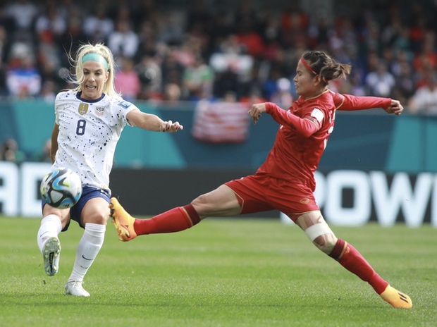 Kỷ lục bất ngờ! Thủ môn Kim Thanh cản phá penalty thần đồng cứu 'vạn người mất' cho đội tuyển nữ Việt Nam