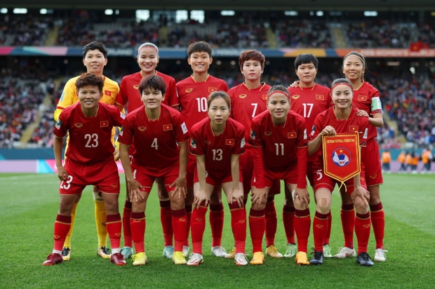 Đội tuyển nữ Việt Nam gây sốt khi hát Quốc ca ở World Cup, triệu con tim vươn lên đỉnh vinh quang
