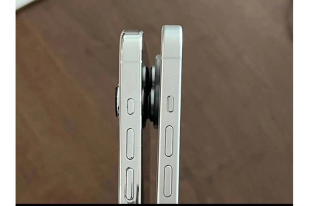 Hình ảnh mới nhất của iPhone 15 Pro lộ diện: Viền siêu mỏng, thiết kế có thay đổi lạ - Ảnh 2. Hình ảnh mới nhất của iPhone 15 Pro lộ diện: Viền siêu mỏng, thiết kế có thay đổi lạ - Ảnh 2.