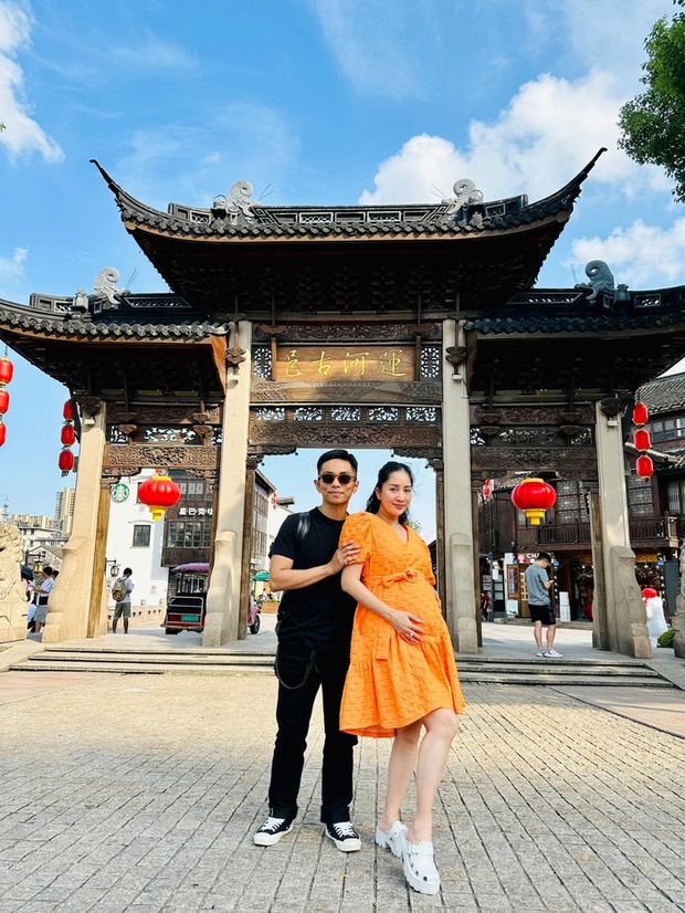 Phan Hiển chạy nước rút đưa Khánh Thi khắp nơi trước khi tụt 'nằm ổ'