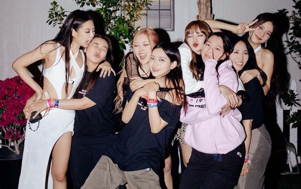 4 quản lý của BLACKPINK: Style ấn tượng, 1 người sở hữu nhan sắc nổi bật không kém hot girl - Ảnh 1. 4 quản lý của BLACKPINK: Style ấn tượng, 1 người sở hữu nhan sắc nổi bật không kém hot girl - Ảnh 1.