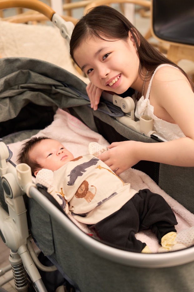 Phương Trinh Jolie gây sốt khi hé lộ gương mặt đáng yêu của con trai