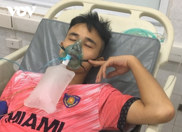 8 cảnh sát PCCC phải nhập viện sau khi chữa cháy kho xưởng 1.000m2 tại Hòa Bình - Ảnh 3.