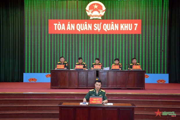 Đưa tin giả nữ sinh trường HUFLIT bị xâm hại, cựu admin UEH Confessions hầu tòa - Ảnh 1. Đưa tin giả nữ sinh trường HUFLIT bị xâm hại, cựu admin UEH Confessions hầu tòa - Ảnh 1.