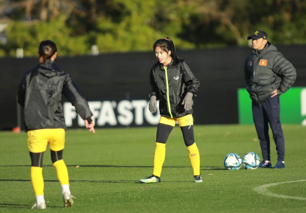 Đội tuyển nữ Việt Nam nổi bật trong buổi tập cuối trước cuộc chiến với Bồ Đào Nha