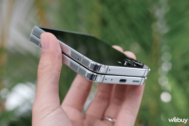 Đây là Galaxy Z Flip5: Tại sao nói đây bản nâng cấp lớn nhất của Galaxy Z Flip từ trước đến nay? - Ảnh 9. Đây là Galaxy Z Flip5: Tại sao nói đây bản nâng cấp lớn nhất của Galaxy Z Flip từ trước đến nay? - Ảnh 9.