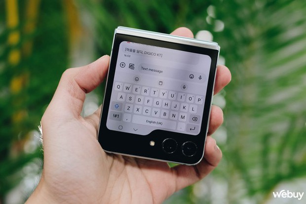 Đây là Galaxy Z Flip5: Tại sao nói đây bản nâng cấp lớn nhất của Galaxy Z Flip từ trước đến nay? - Ảnh 5. Đây là Galaxy Z Flip5: Tại sao nói đây bản nâng cấp lớn nhất của Galaxy Z Flip từ trước đến nay? - Ảnh 5.