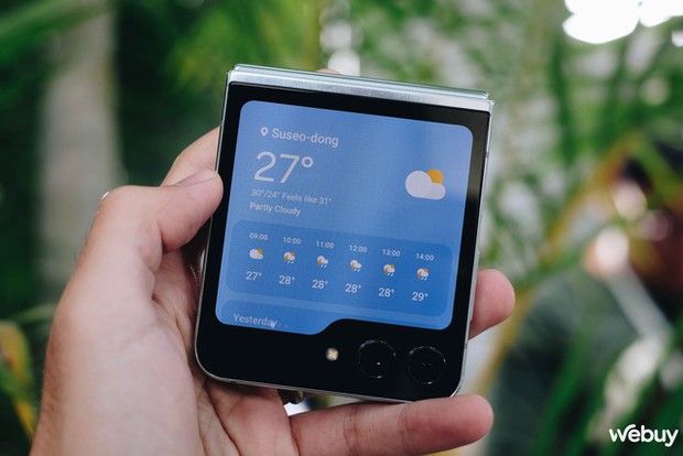 Đây là Galaxy Z Flip5: Tại sao nói đây bản nâng cấp lớn nhất của Galaxy Z Flip từ trước đến nay? - Ảnh 4. Đây là Galaxy Z Flip5: Tại sao nói đây bản nâng cấp lớn nhất của Galaxy Z Flip từ trước đến nay? - Ảnh 4.
