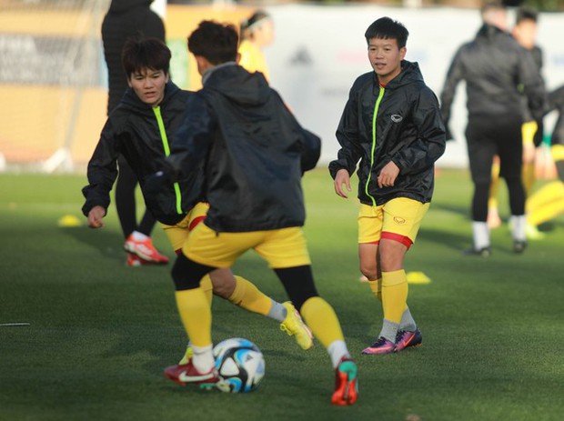 Đội tuyển nữ Việt Nam nổi bật trong buổi tập cuối trước cuộc chiến với Bồ Đào Nha