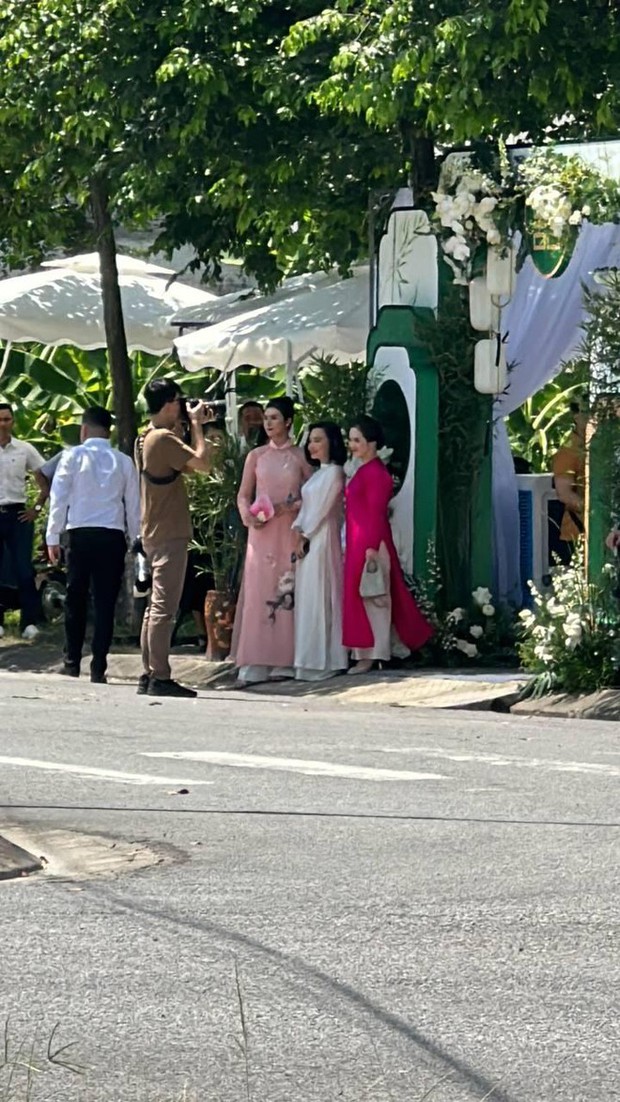 Những hình ảnh đầu tiên trong lễ ăn hỏi Phương Oanh - Shark Bình: Cô dâu lộ diện, Hoa hậu Ngọc Hân góp mặt! - Ảnh 6.