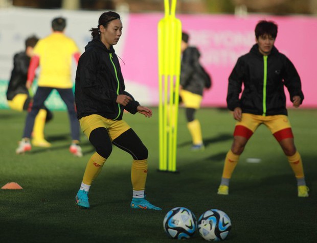 Đội tuyển nữ Việt Nam nổi bật trong buổi tập cuối trước cuộc chiến với Bồ Đào Nha