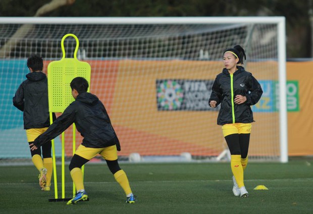 Đội tuyển nữ Việt Nam nổi bật trong buổi tập cuối trước cuộc chiến với Bồ Đào Nha