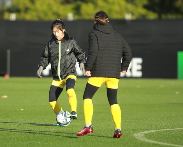 Đội tuyển nữ Việt Nam nổi bật trong buổi tập cuối trước cuộc chiến với Bồ Đào Nha