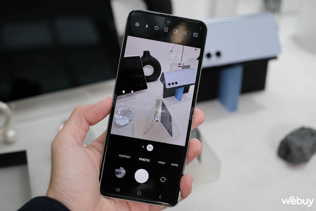 Đây là Galaxy Z Flip5: Tại sao nói đây bản nâng cấp lớn nhất của Galaxy Z Flip từ trước đến nay? - Ảnh 12. Đây là Galaxy Z Flip5: Tại sao nói đây bản nâng cấp lớn nhất của Galaxy Z Flip từ trước đến nay? - Ảnh 12.