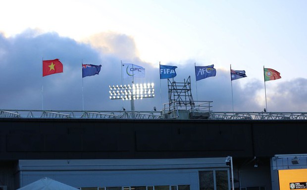 Quần đùi áo số Việt Nam hút hồn người hâm mộ, cháy hết mình cổ vũ đội tuyển nữ