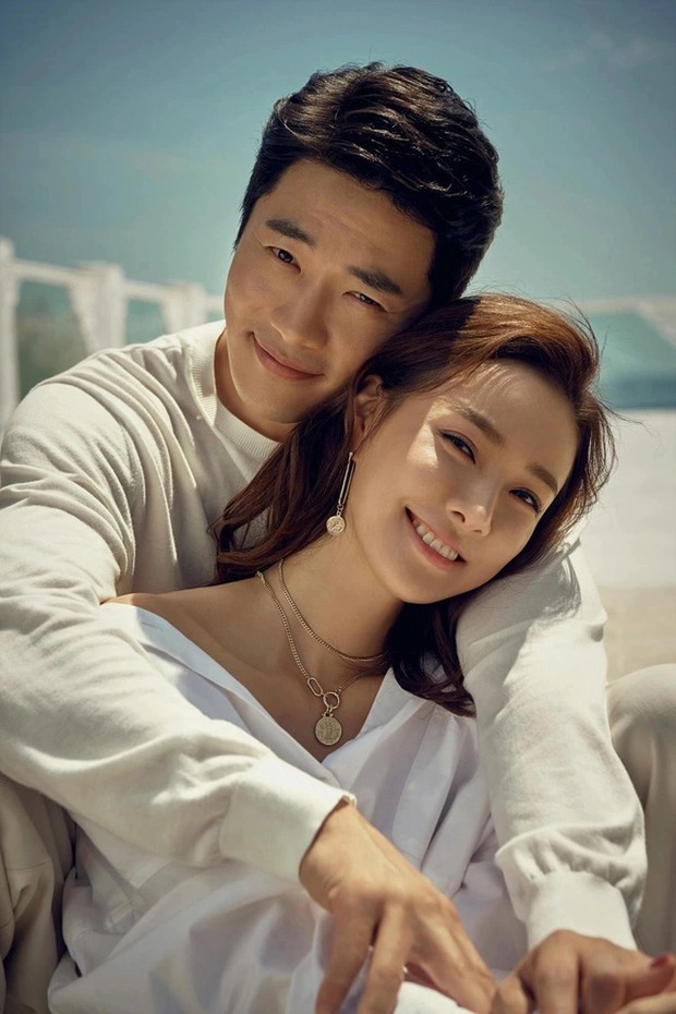 Tài tử Kwon Sang Woo và Á hậu chào hàng với biệt thự hàng đầu ở Mỹ, ngập tràn sắc hoa quý tộc trong sân vườn