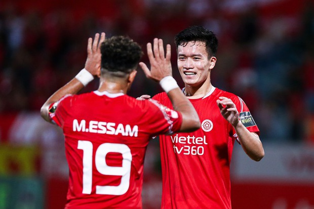 Đội trưởng Hoàng Đức ghi bàn như thần đồng khi VAR lần đầu xuất hiện tại VLeague