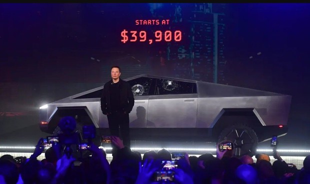 Elon Musk, xe của tôi đâu?: Hàng triệu khách hàng đặt cọc ô tô Tesla chờ 4 năm mòn mỏi nhưng chẳng thấy đâu - Ảnh 2. Elon Musk, xe của tôi đâu?: Hàng triệu khách hàng đặt cọc ô tô Tesla chờ 4 năm mòn mỏi nhưng chẳng thấy đâu - Ảnh 2.