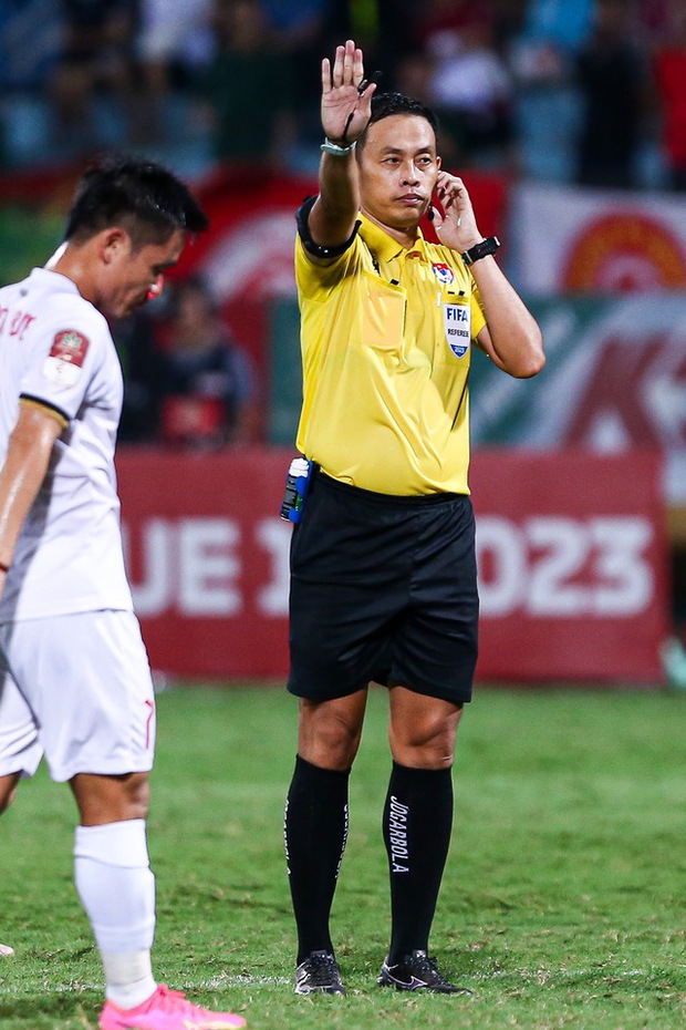 Đội trưởng Hoàng Đức ghi bàn như thần đồng khi VAR lần đầu xuất hiện tại VLeague