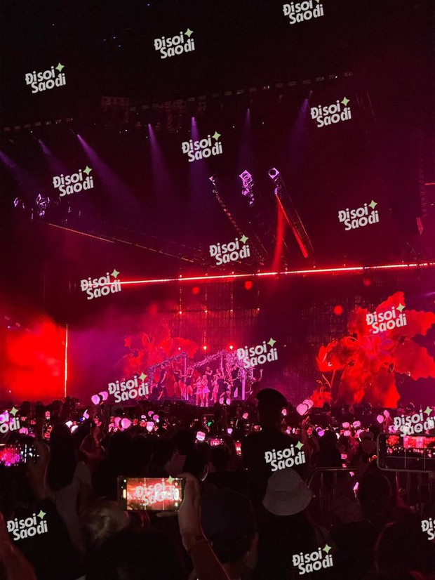 Blackpink khẳng định sức hút, khai màn Born Pink Hà Nội với màn pháo hoa và biển hồng đỉnh cao!