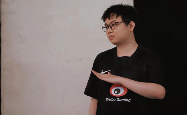 SofM vượt trội hơn Oner theo nhận định HLV Ren, cộng đồng đồng lòng tranh luận