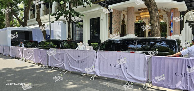 Nhan sắc nội gián đình đám: 4 thành viên BLACKPINK rời khách sạn đến sân khấu tập luyện cho concert tại Hà Nội